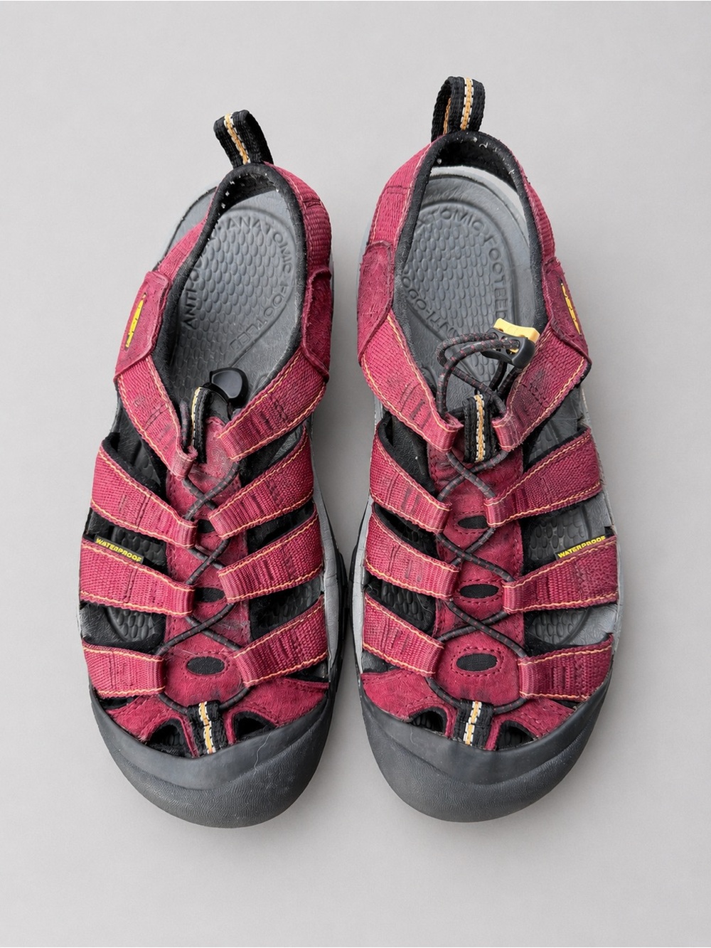 KEEN Newport H2 sandals Woman’s Size 9